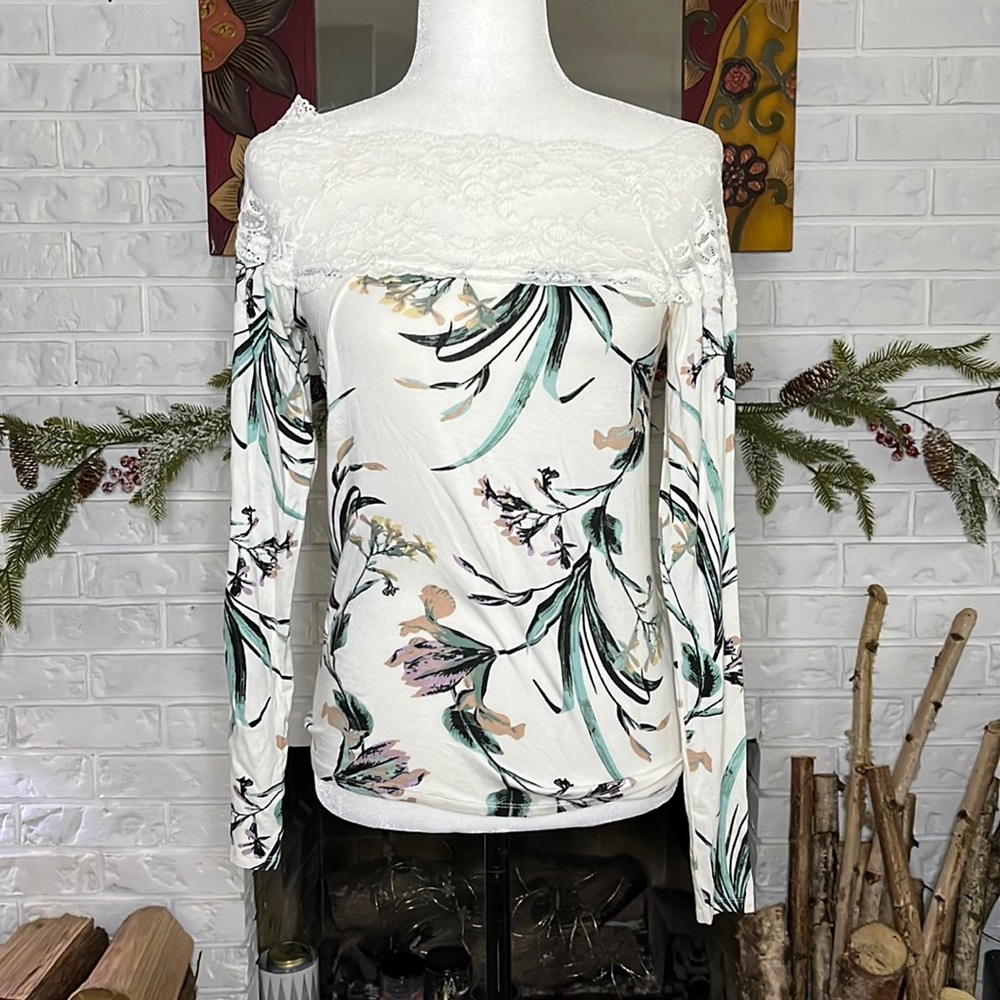 EUC- Lace Off the shoulder top